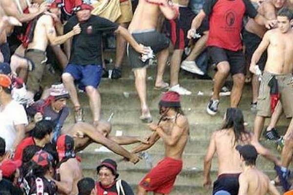 Diputados trataraacute el 18 mayores penas a barrabravas del fuacutetbol