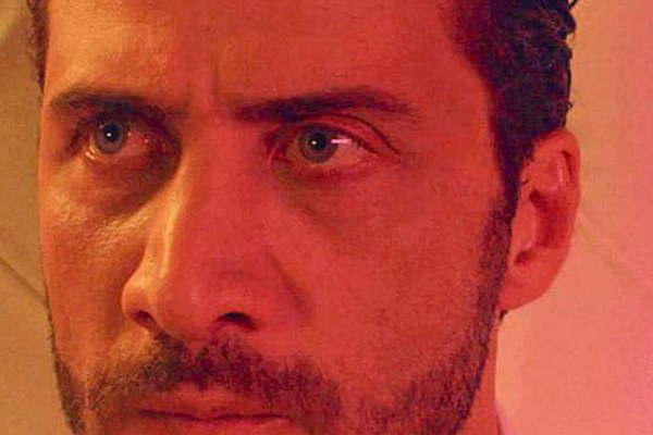 Luciano Caacuteceres protagoniza El jardiacuten de la clase media y dirige una obra teatral 