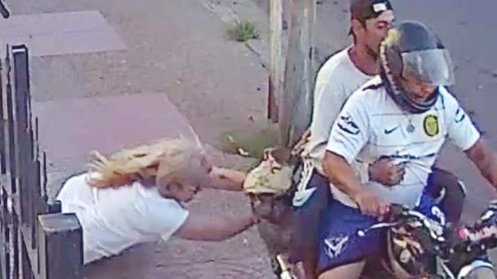 Detuvieron a uno de los motochorros que atacoacute a una docente