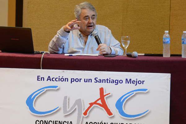 El Dr Eduardo Kalina disertoacute sobre las adicciones en el CCB