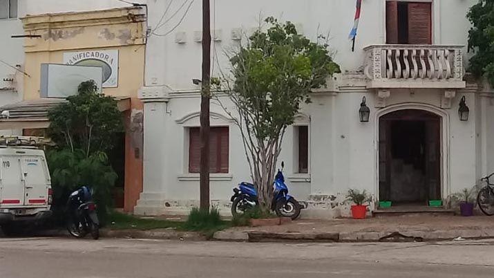 Rompieron a ladrillazos una ventana e ingresaron a robar