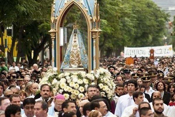 Fuerte presencia santiaguentildea en la celebracioacuten  central de Nuestra Sentildeora del Valle en Catamarca