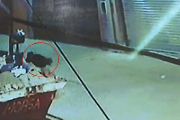 Detuvieron al marido de la mujer hallada muerta al lado de un volquete