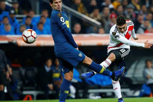 El volante Fernando Gago se rompioacute el tendoacuten de Aquiles