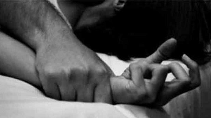 Festejaron cumpleantildeos en pensioacuten se durmioacute una invitada y despertoacute violada