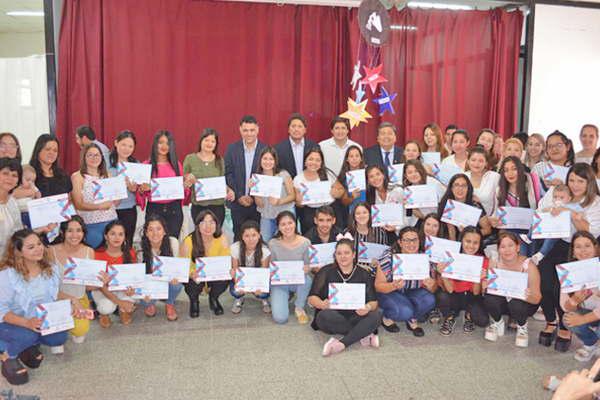 Entregan certificados a 90 alumnos de los cursos de oficios del Pecunse