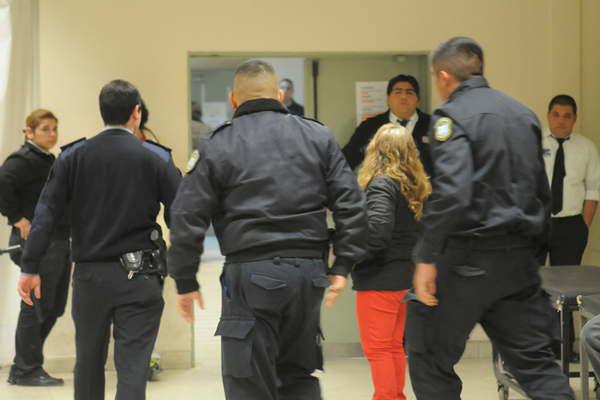 Fallecioacute policiacutea dos diacuteas despueacutes de efectuarse un tiro en la cabeza