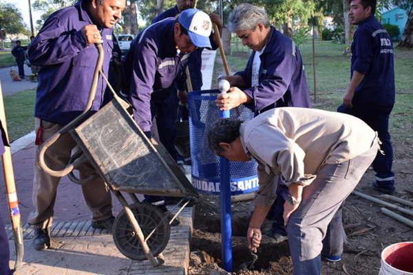 El municipio capitalino coloca maacutes cestos para residuos en espacios puacuteblicos 