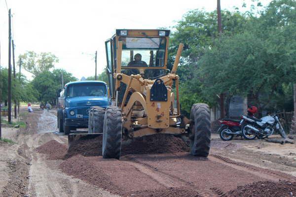 La comuna capitalina realiza el perfilado de calles en distintos barrios