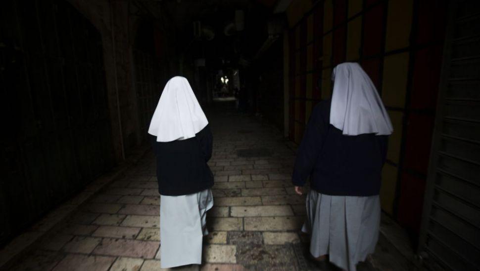 Dos monjas robaron 500000 doacutelares para apostarlos en Las Vegas