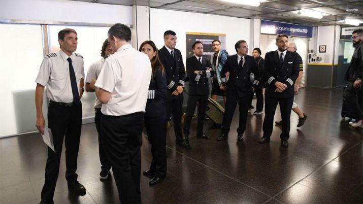 Pilotos aeacutereos paran por 48 horas a partir del jueves