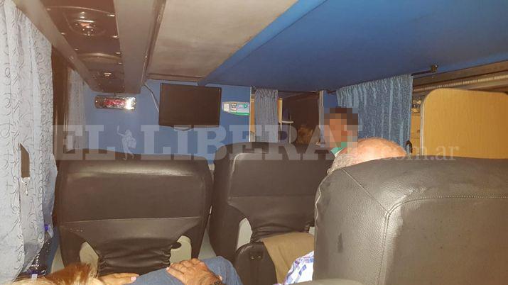 Un micro quedoacute varado sobre la Ruta 34 en plena tormenta