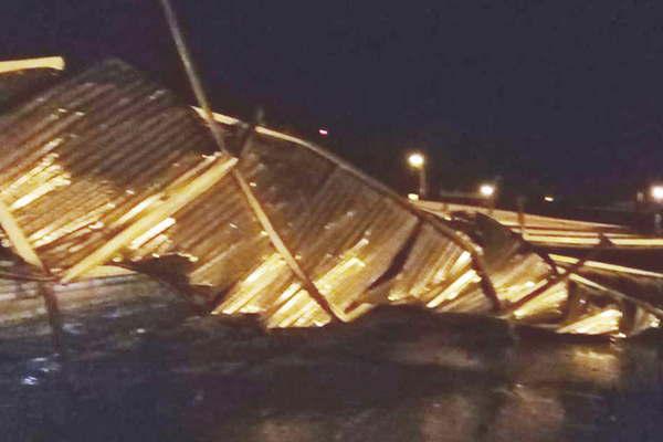 Un fuerte temporal azotoacute a las ciudades de Antildeatuya Colonia Dora y otras zonas de influencia