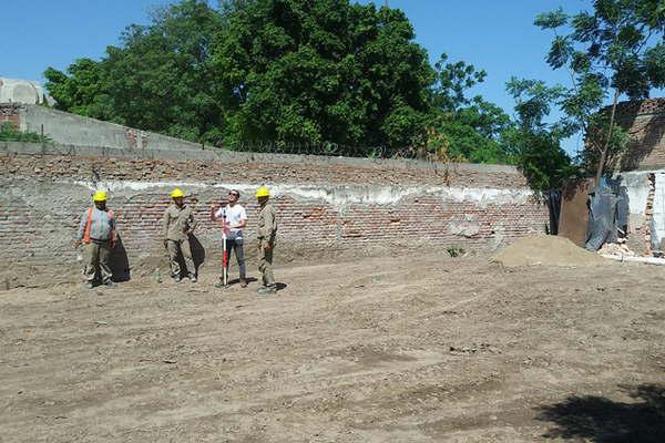 Comenzoacute la obra del nuevo edificio donde funcionaraacuten oficinas de Trabajo Enrese y el Ersac 