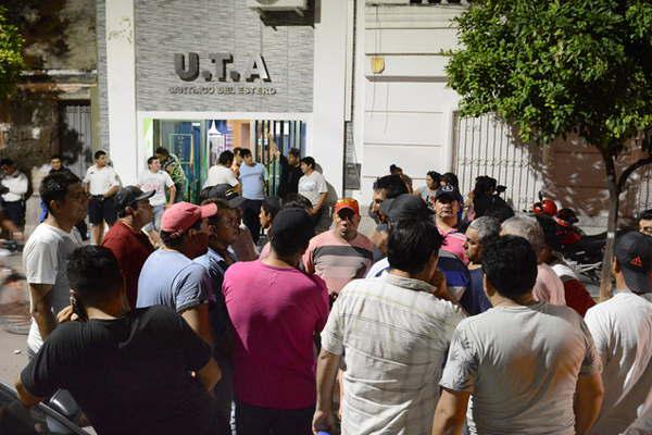 Mantildeana podriacutea haber paro de colectivos si no se resuelve la reinsercioacuten laboral de choferes 