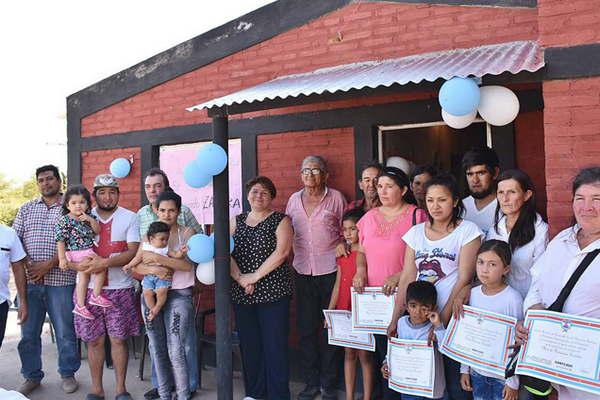 El gobernador no restaraacute ni un peso al programa de viviendas sociales