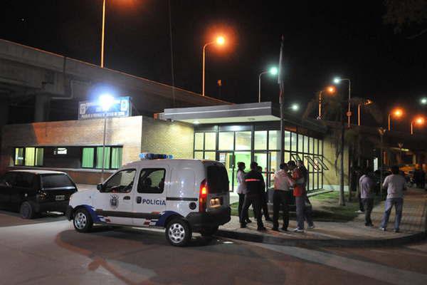 Ingresoacute a un local de pirotecnia y se alzoacute con maacutes de 100 mil