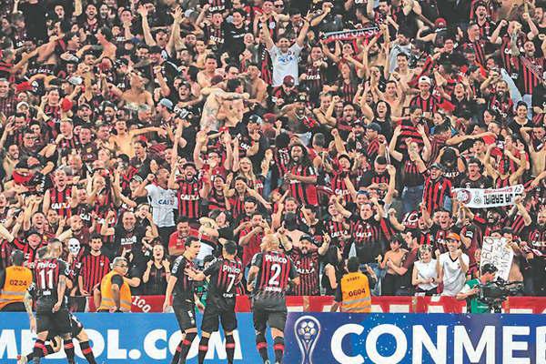 Atleacutetico Paranaense ganoacute en los penales y se consagroacute campeoacuten de la Sudamericana 