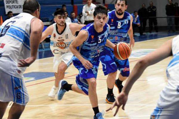 Nicolaacutes Avellaneda recibe a uno de sus escoltas