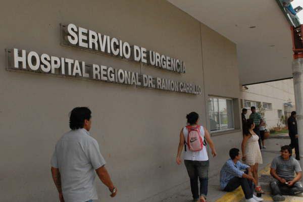 Motochorros roban celular a mujer y luego chocan contra una camioneta