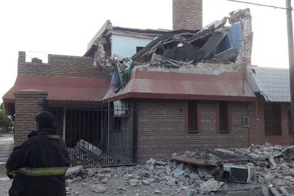 Alerta Banda asistioacute a familias que sufrieron dantildeos en sus viviendas