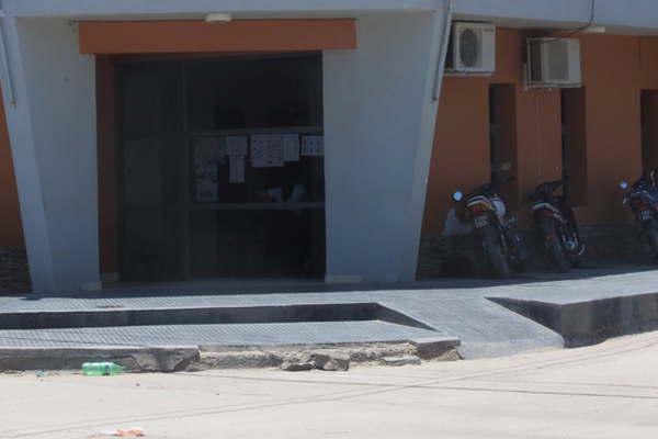 Buscan a sujeto que intentoacute matar a su hermana con arma blanca y revoacutelver 