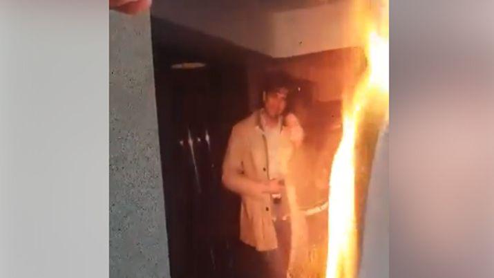 La joven se filmó quemando la foto que tenía con Darthés