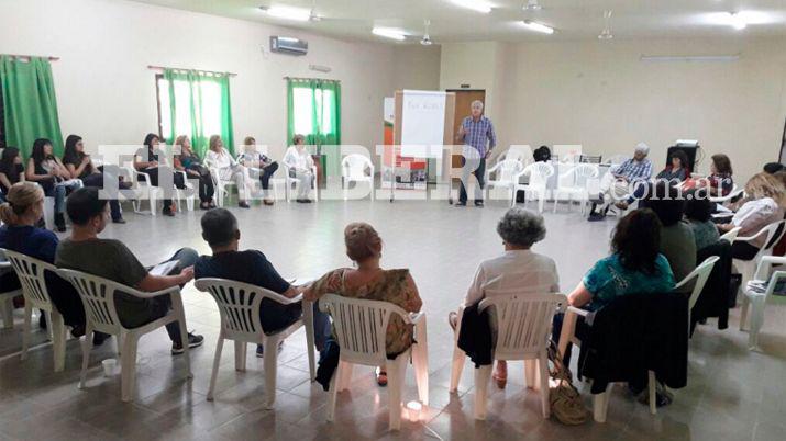 La escuela trata sobre problem�ticas familiares sociales y empresariales