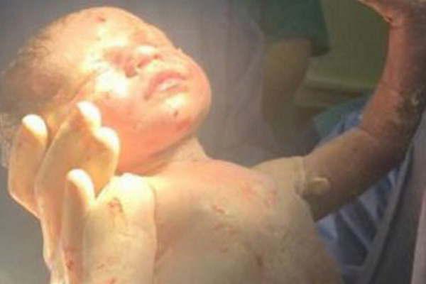 Vicky Xipolitakis recibioacute a su hijo Salvador Uriel Naselli