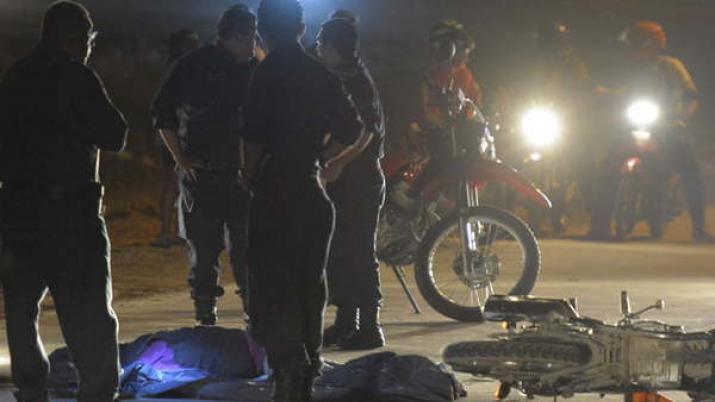 Una pareja chocoacute contra un camioacuten- ella murioacute y eacutel estaacute grave