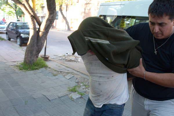 Gozaba de salidas transitorias y abusoacute de su prima durante 3 antildeos