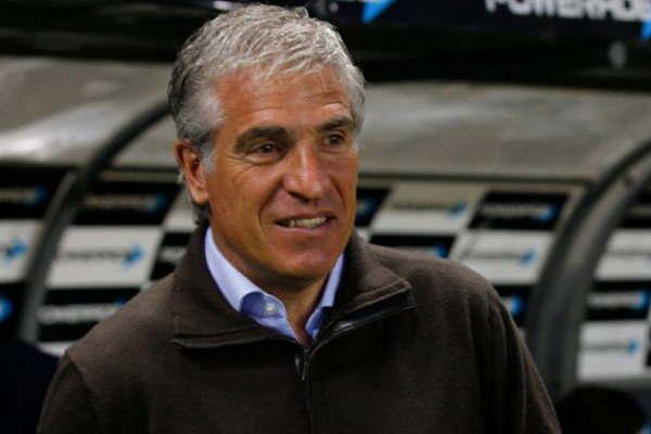 Omar Labruna pidioacute una estatua para el Muntildeeco 