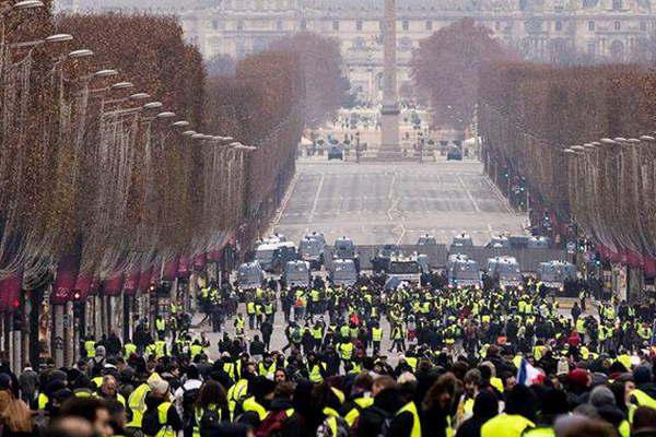 Macron logra neutralizar la protesta de chalecos amarillos que fue menor