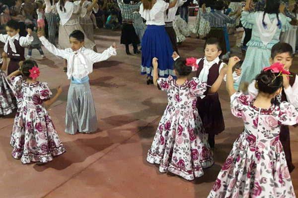 La Escuela Municipal de Folclore Julio Argentino Jerez culminoacute un antildeo de trabajo muy positivo