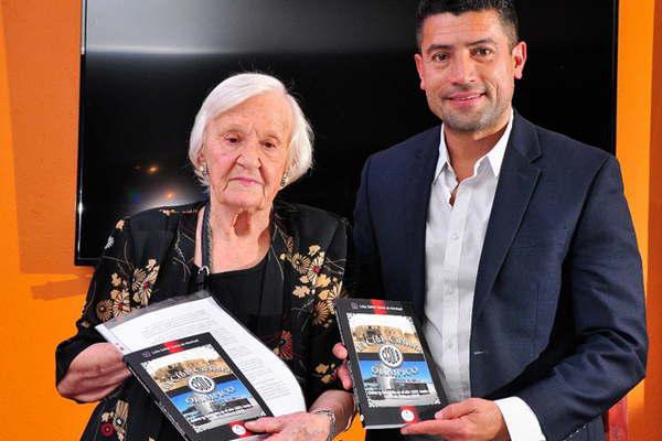 Grana de Manfredi presentoacute el libro del Negro bandentildeo