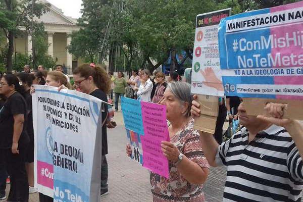 Se realizoacute una nueva marcha contra la ley de educacioacuten sexual 