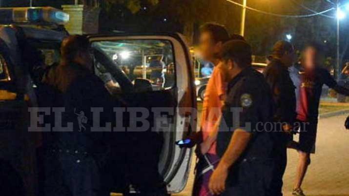 Policiacuteas fueron agredidos por invitados de una fiesta clandestina