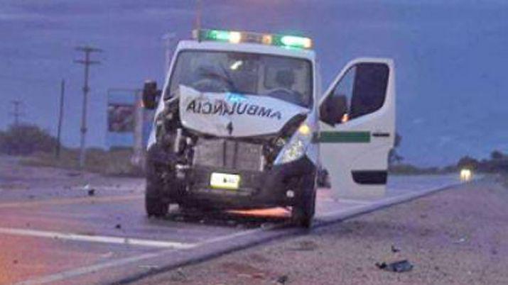 Ambulancia que trasladaba a paciente chocoacute con un porcino