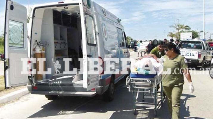 Circulaba en moto y chocó violentamente con una ambulancia