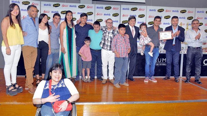 RECONOCIMIENTO Olimpico organizó el campeonato argentino de natación adaptada y recibió una distinción en la Fiesta del Deporte