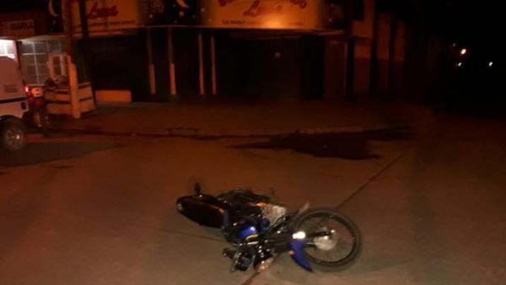 Realizaba willy con la moto chocoacute un perro y terminoacute en el hospital