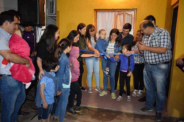 Maacutes vecinos de Villa Ojo de Agua recibieron nuevas viviendas sociales