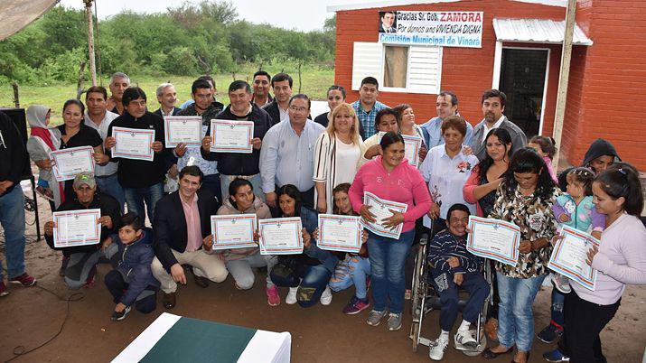 Maacutes viviendas sociales para familias de Vinaraacute