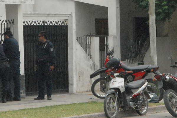 Roban herramientas valuadas en maacutes de 800000 de un local