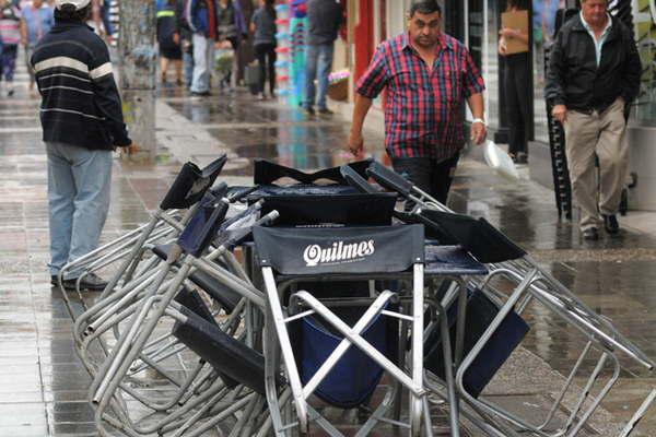 Anuncian un diacutea con lluvias intermitentes y mucha humedad
