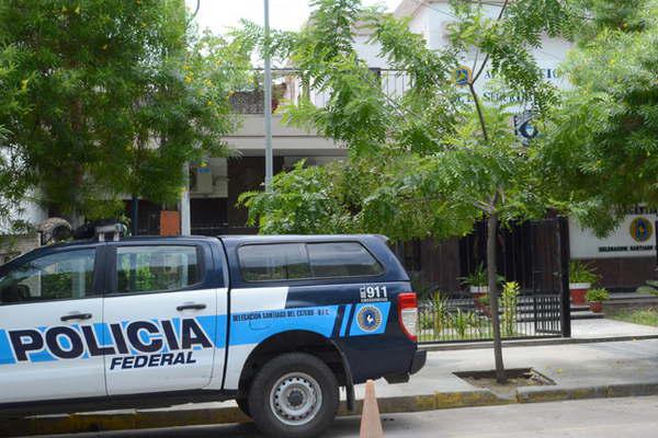 Detuvieron a una mujer y tres hombres que conformaban una banda narco con 3 kg de cocaiacutena