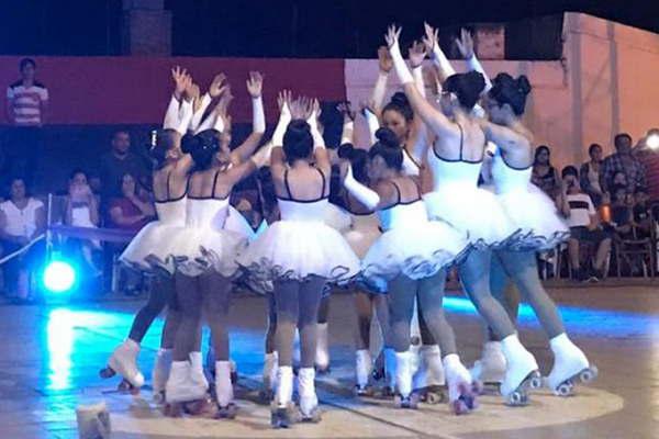 La Escuela de Patiacuten Artiacutestico del Club  Atleacutetico Friacuteas brilloacute en su primera muestra