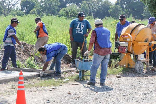 Pagaron un bono de fin de antildeo de 4000 a movimientos sociales