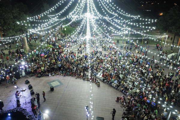 Invitan a los bandentildeos a despedir el Mes de la  Navidad con un gran espectaacuteculo en la plaza Belgrano