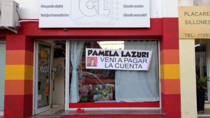 Escrachoacute en la vidriera de su local a clienta que no paga la cuenta